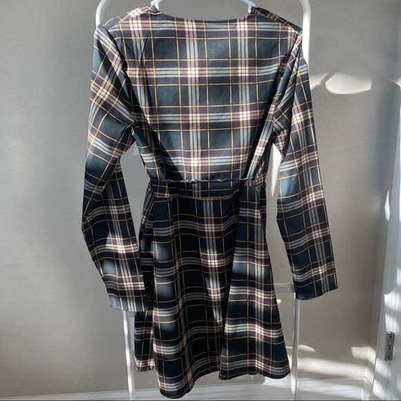 Plaid Wrap Dress_ Prettylittlethings - Picture 4 of 5